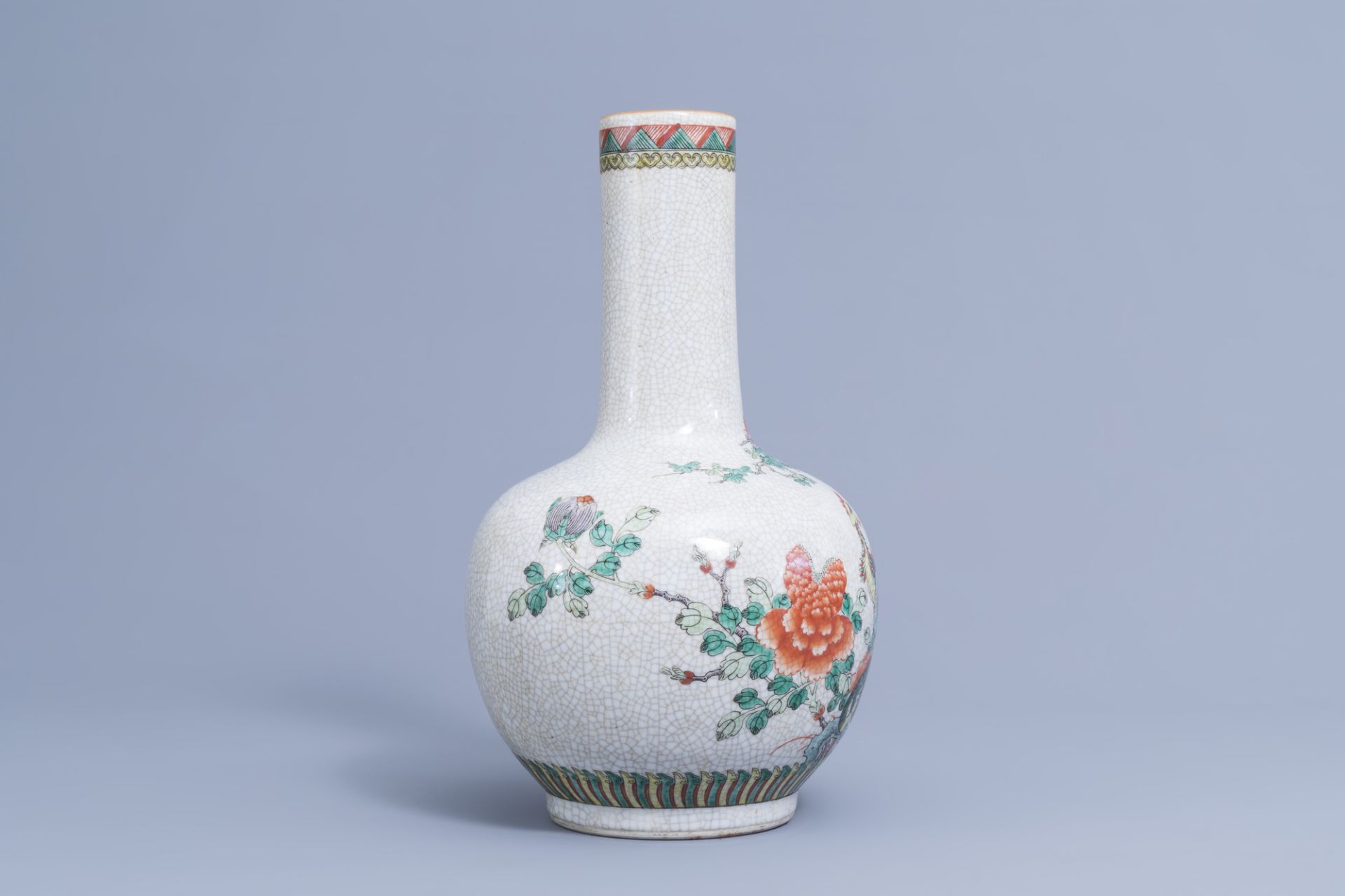 A Chinese bottle shaped Nanking crackle famille verte vase and two warrior jars, 19th/20th C. - Image 11 of 15