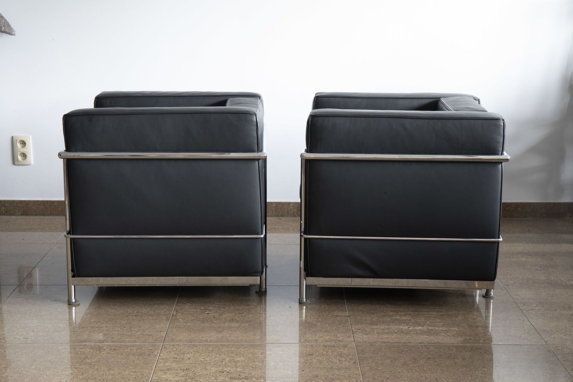 After Le Corbusier (1887-1965): Two LC2 style black leather armchairs, 20th C. - Image 3 of 7