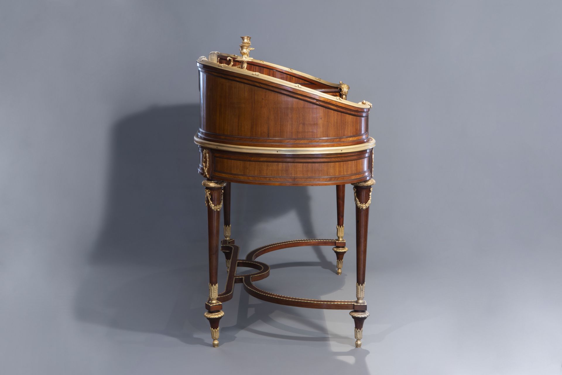 Attributed to Franois Linke (1855-1946): A superb gilt bronze mounted kingwood veneered Louis XVI s - Image 5 of 14