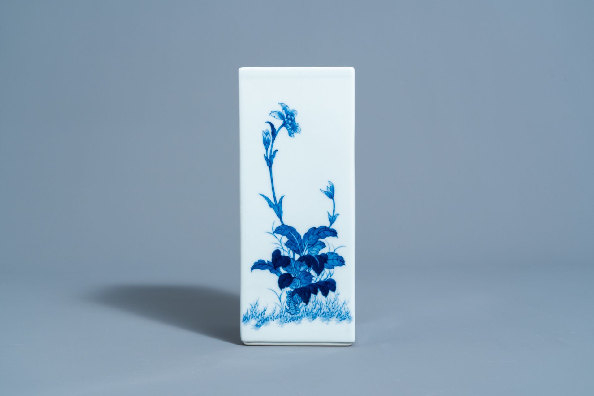 A square Chinese blue and white brush pot with floral design, marked, 20th C. - Image 4 of 7