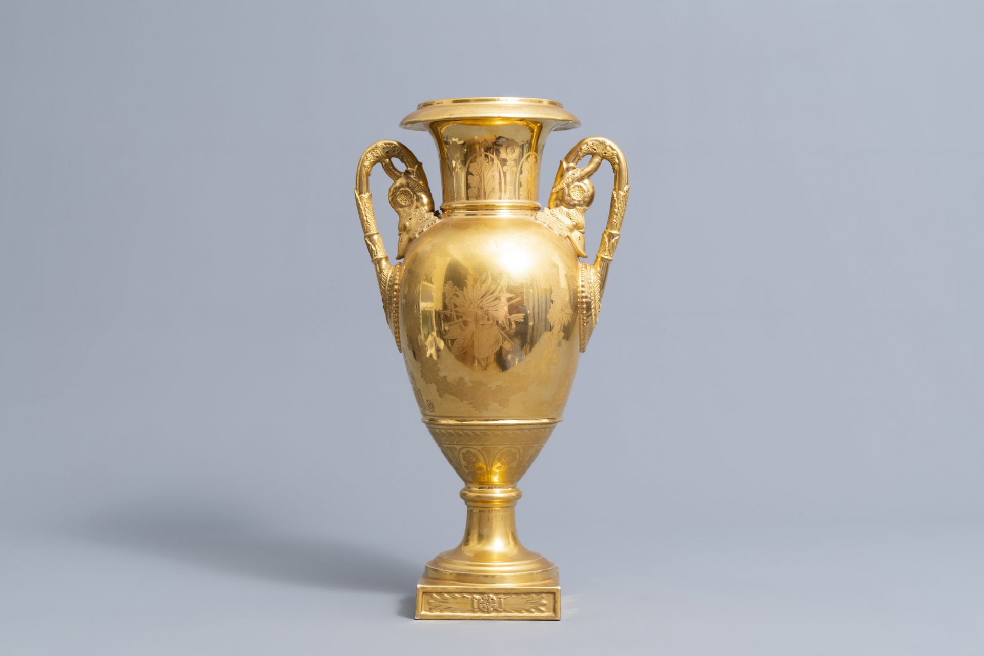 A French gilt and polychrome decorated Empire vase with a liberation in an exotic context, 19th C. - Image 4 of 7