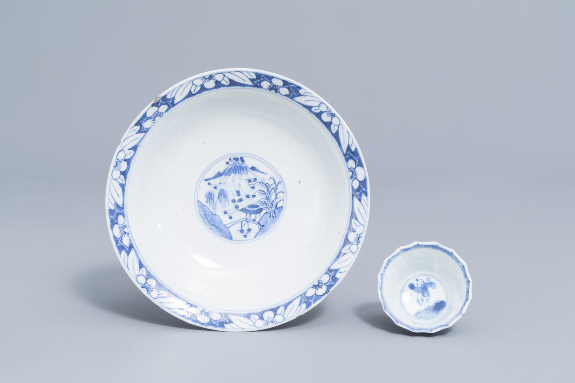 A varied collection of blue and white porcelain, Kangxi and later - Image 10 of 11