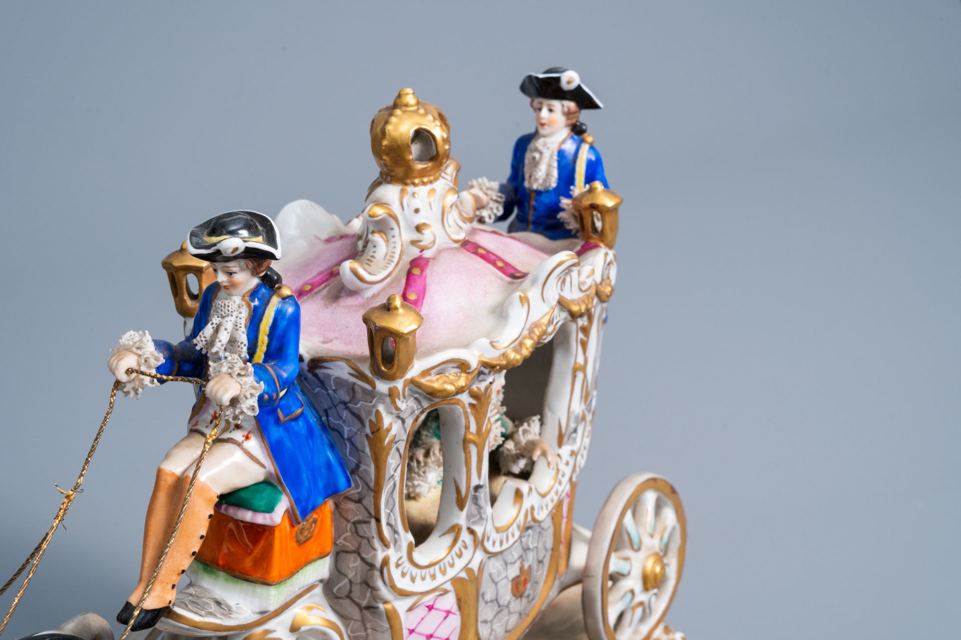 A group with a four-in-hand carriage in polychrome decorated Saxon porcelain, Sitzendorf mark, 20th - Image 10 of 11