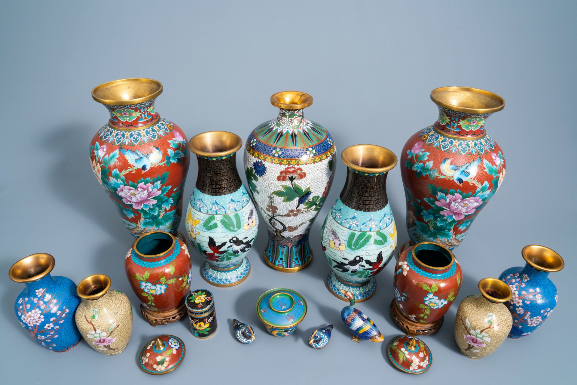 An extensive and varied collection of Chinese cloisonne wares, 20th C. - Image 2 of 6