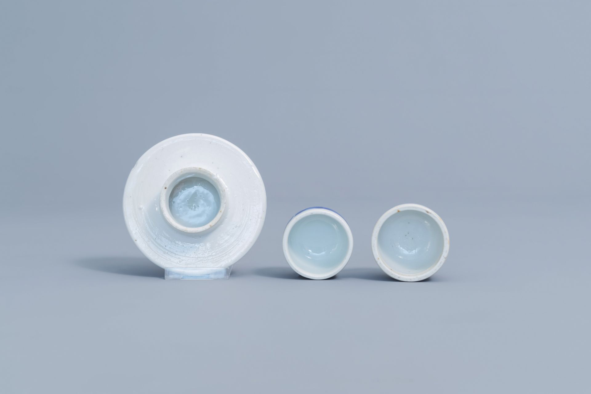 A varied collection of Chinese blue and white porcelain, 19th/20th C. - Image 16 of 16