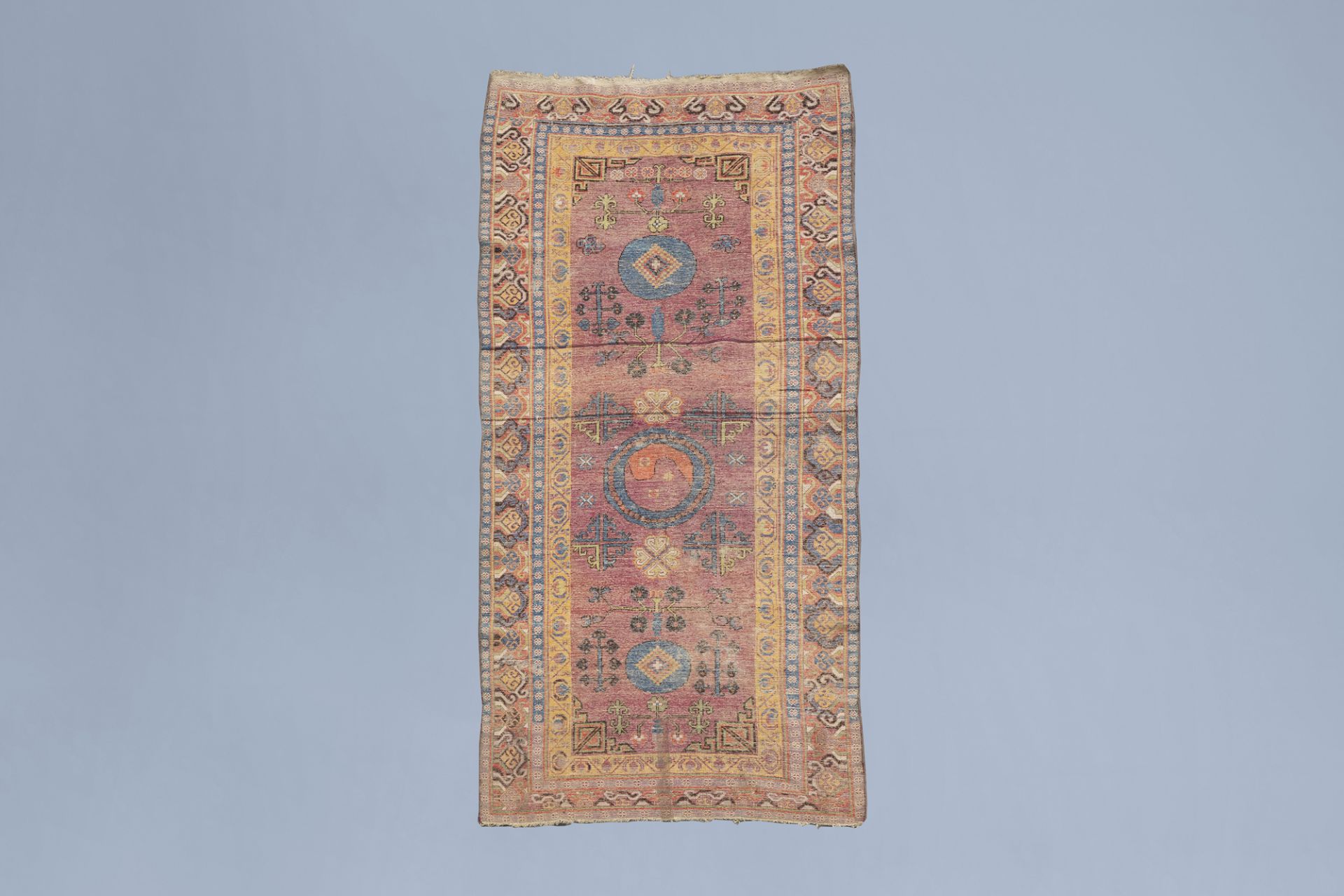 A Khotan rug with geometric design, wool on cotton, East Turkestan, 19th C. - Image 2 of 3