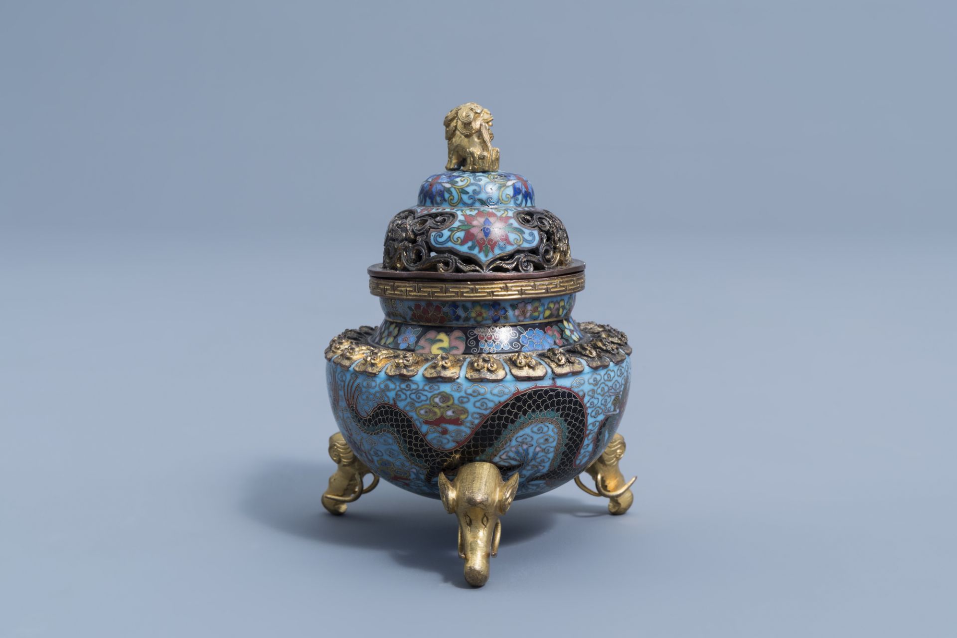A Chinese cloisonne tripod 'dragons chasing the pearl' incense burner and cover, 20th C. - Image 4 of 8