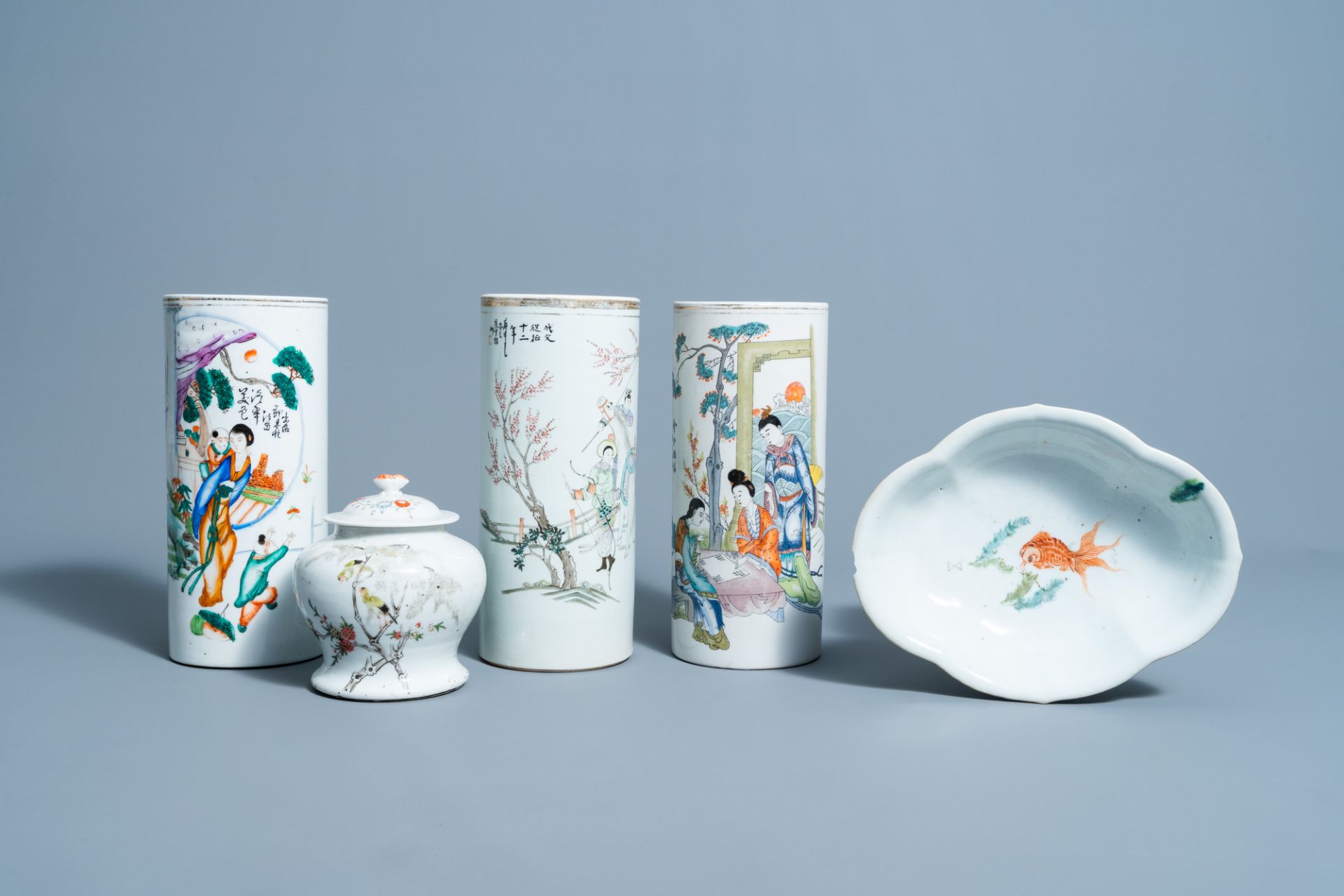 A varied collection of Chinese qianjiang cai and famille rose porcelain, 19th/20th C. - Image 2 of 8