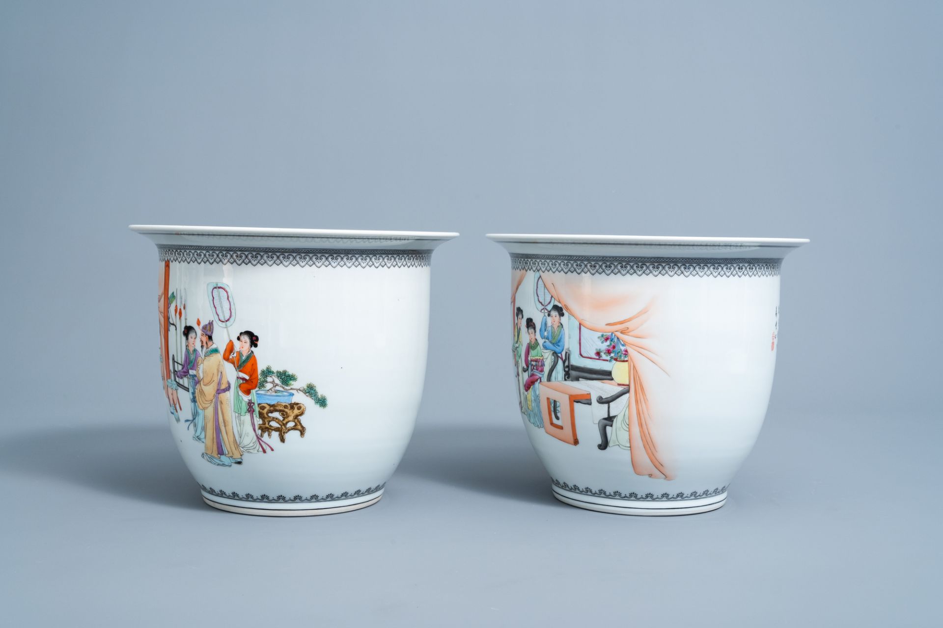 A pair of Chinese famille rose jardinieres with figures in an interior and a stand, Republic, 20th C - Image 3 of 7