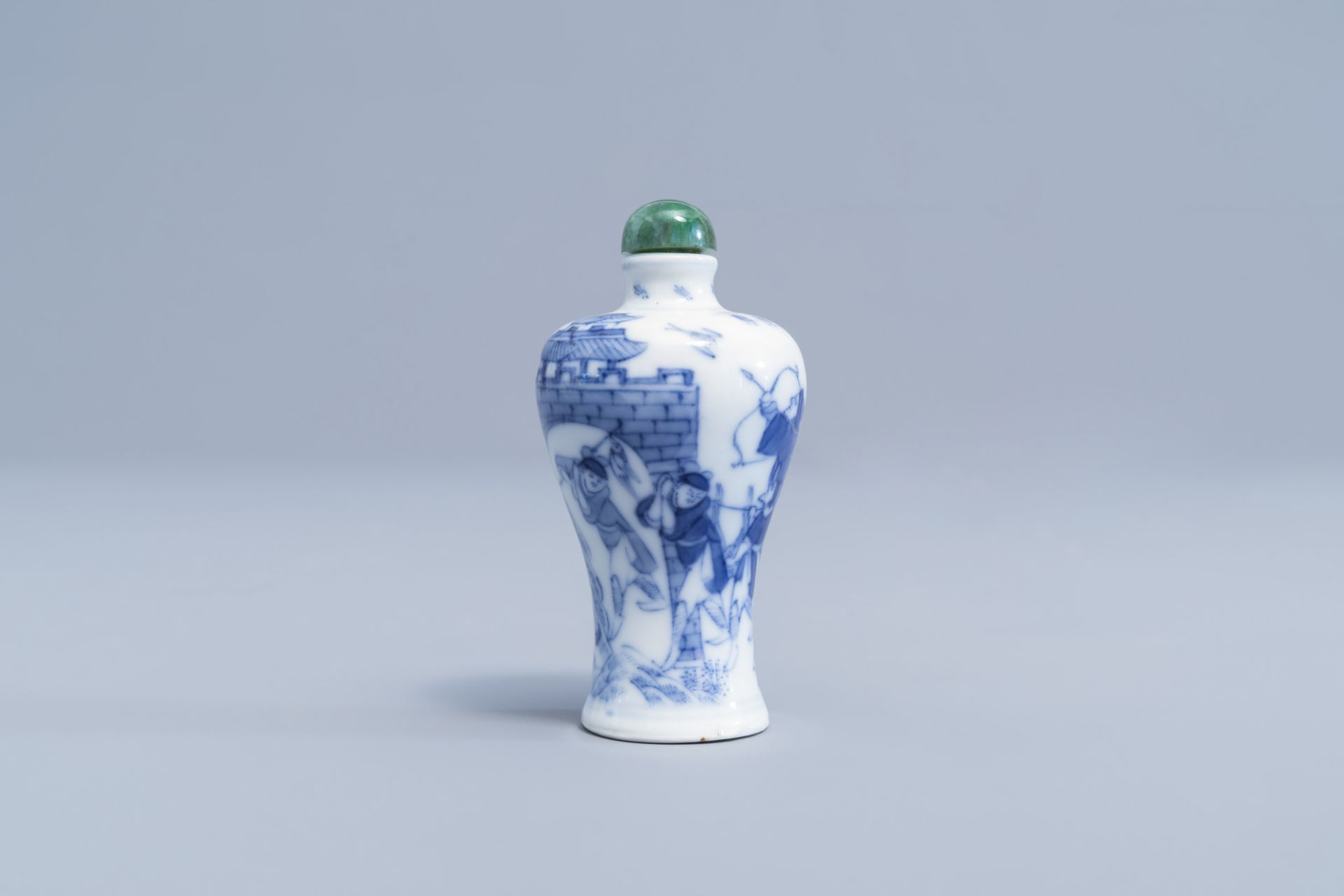 A Chinese blue and white snuff bottle with soldiers near a fortress, 19th C