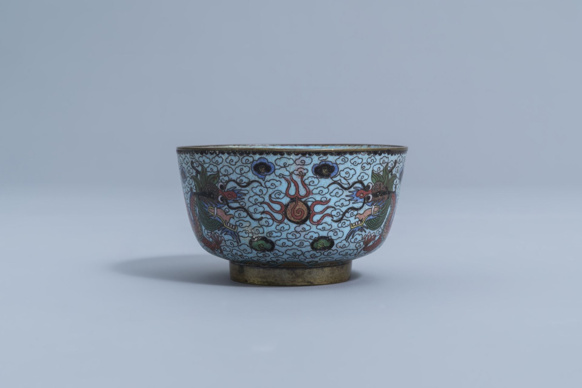 A Chinese cloisonne 'dragons' bowl, an enamel caucer with floral design and two small cloisonne scro - Image 4 of 15