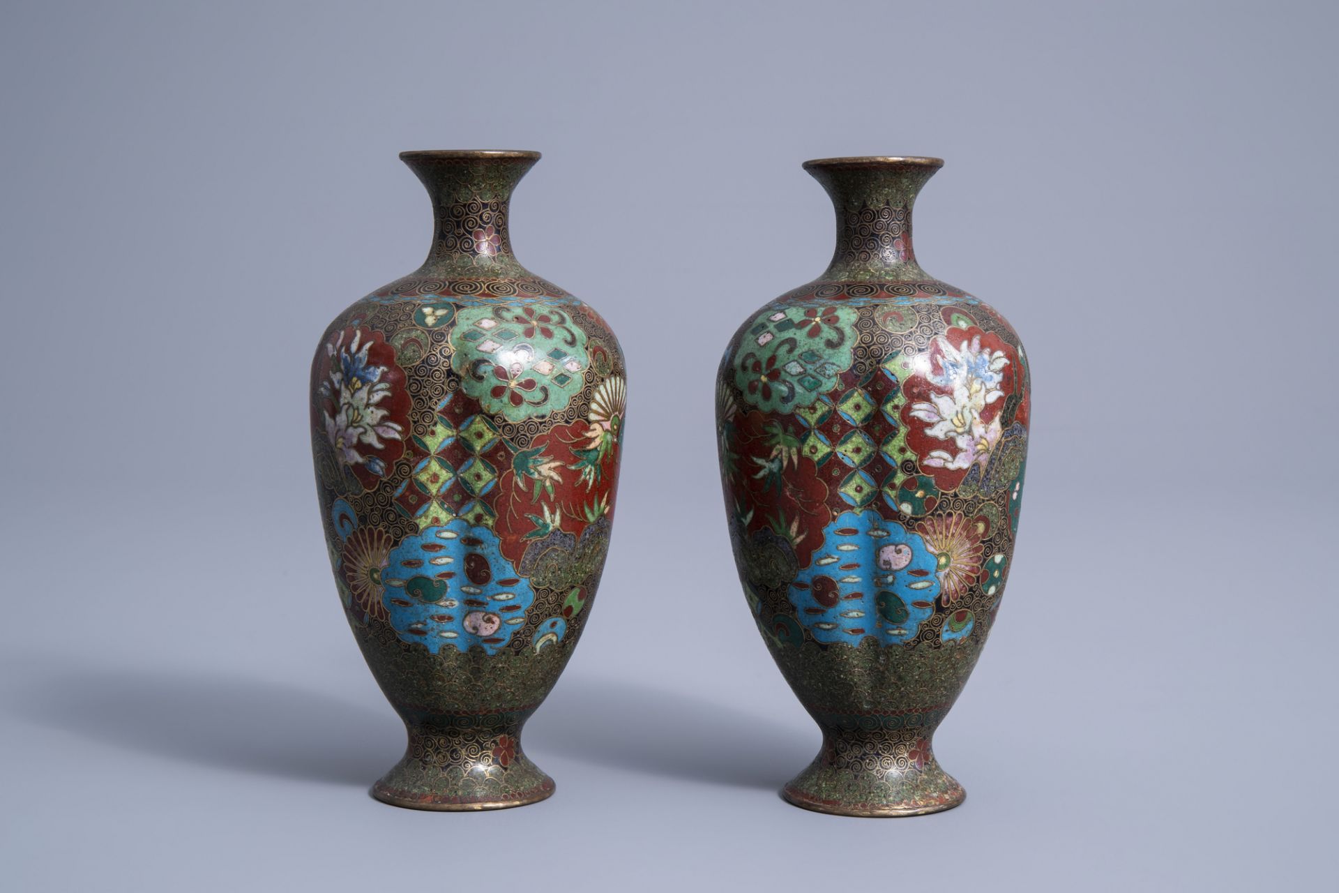 A pair of fine Japanese cloisonne vases with floral design, Meiji, 19th/20th C. - Image 2 of 7