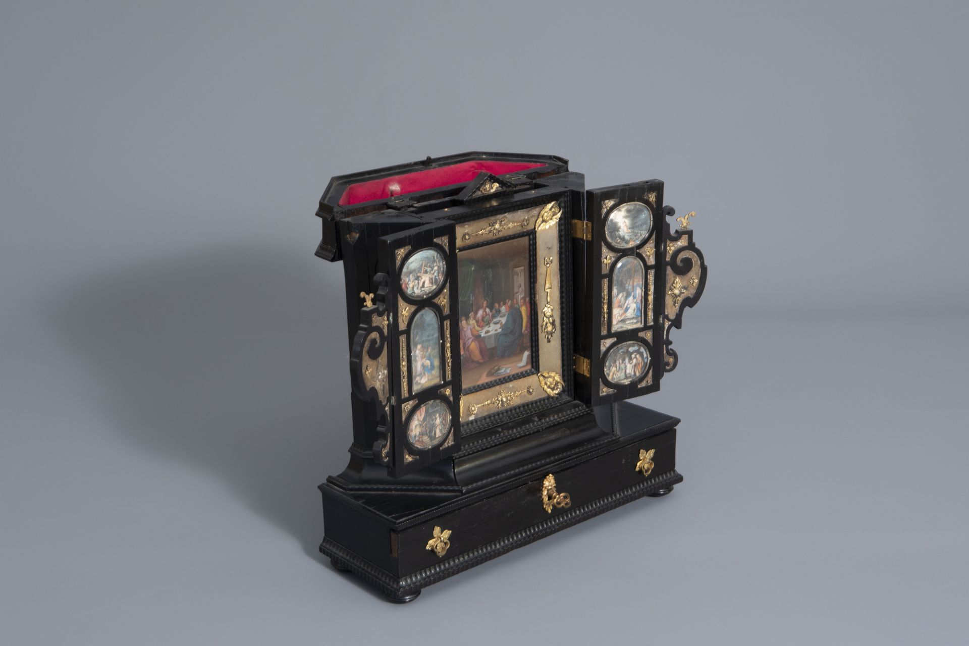 A German ebony portable house altar with gouaches depicting scenes from the life of Christ, Augsburg - Bild 10 aus 15