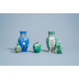 A Chinese sancai glazed jar & cover, two snuff bottles & two floral vases with antiquities, 19th/20t
