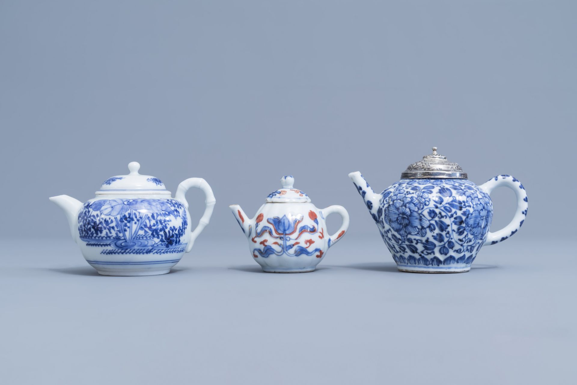 Two Chinese blue and white teapots and an Imari style teapot with floral design, Kangxi en later - Image 4 of 9