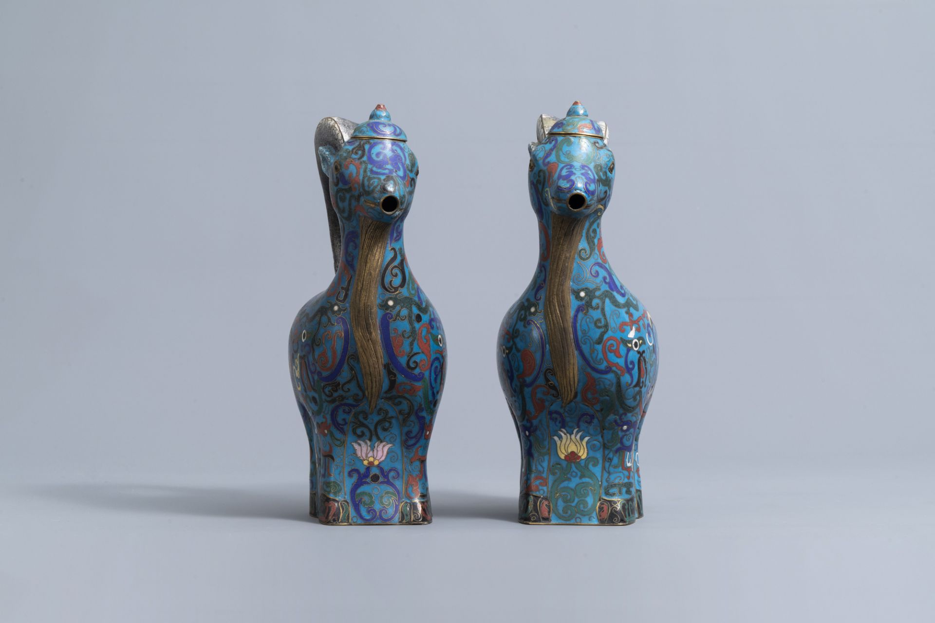 A pair of Chinese cloisonne ram shaped jugs, 19th/20th C. - Image 4 of 9