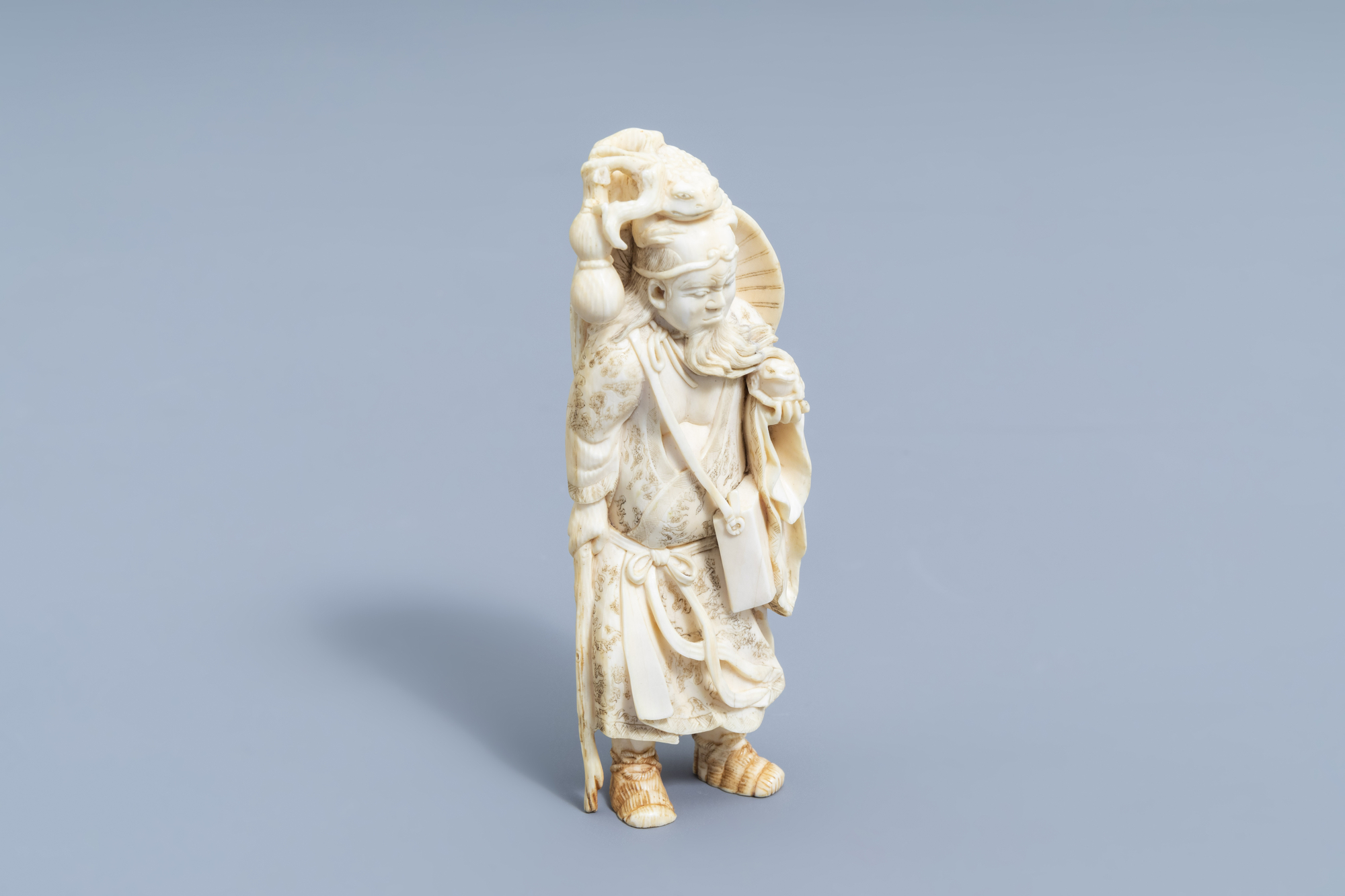 A Japanese ivory okimono of Gama Sennin, Meiji, 19th C. - Image 2 of 11