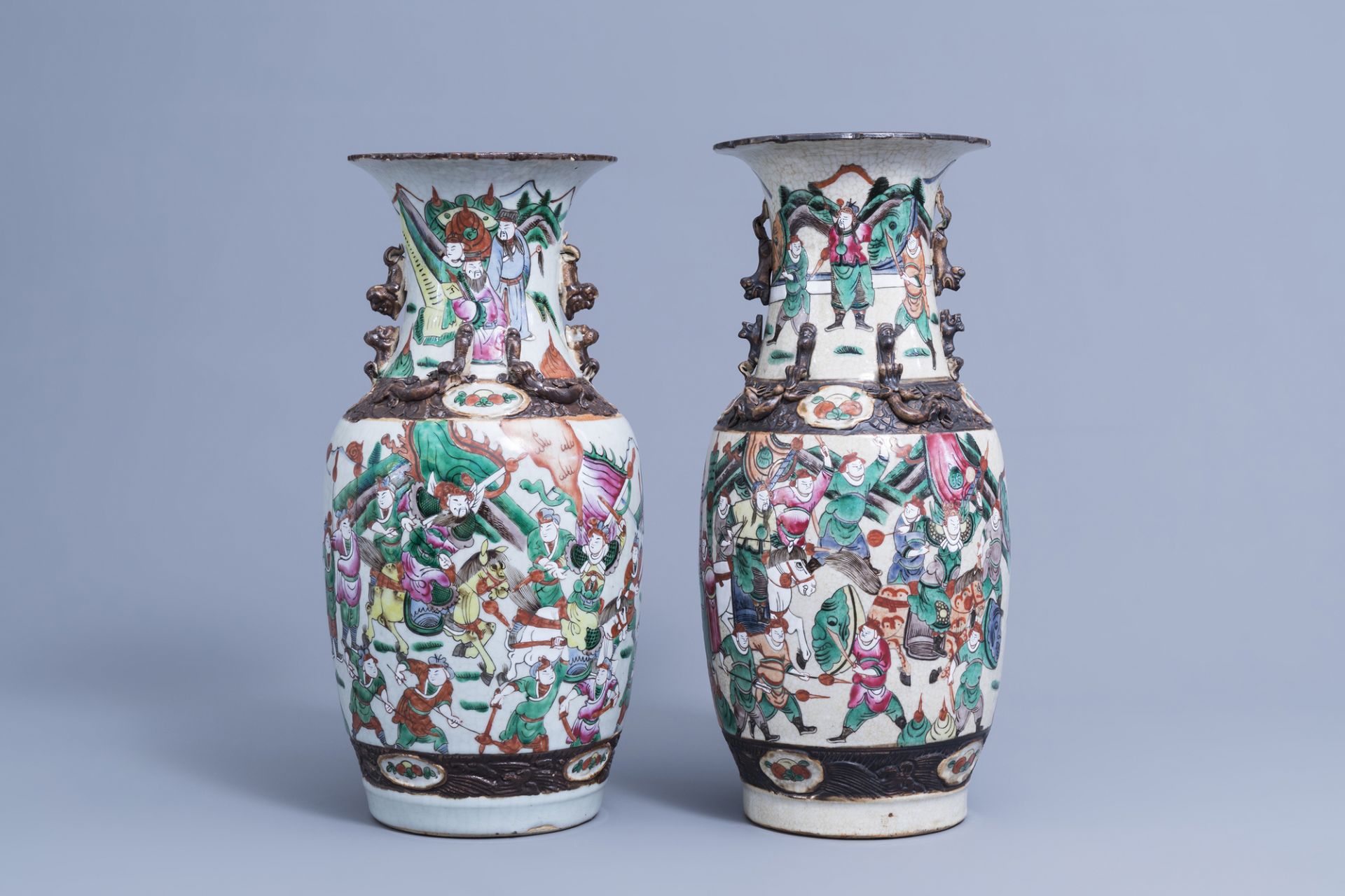 Two Chinese Nanking crackle glazed famille rose vases with warrior scenes, 19th/20th C. - Image 3 of 6