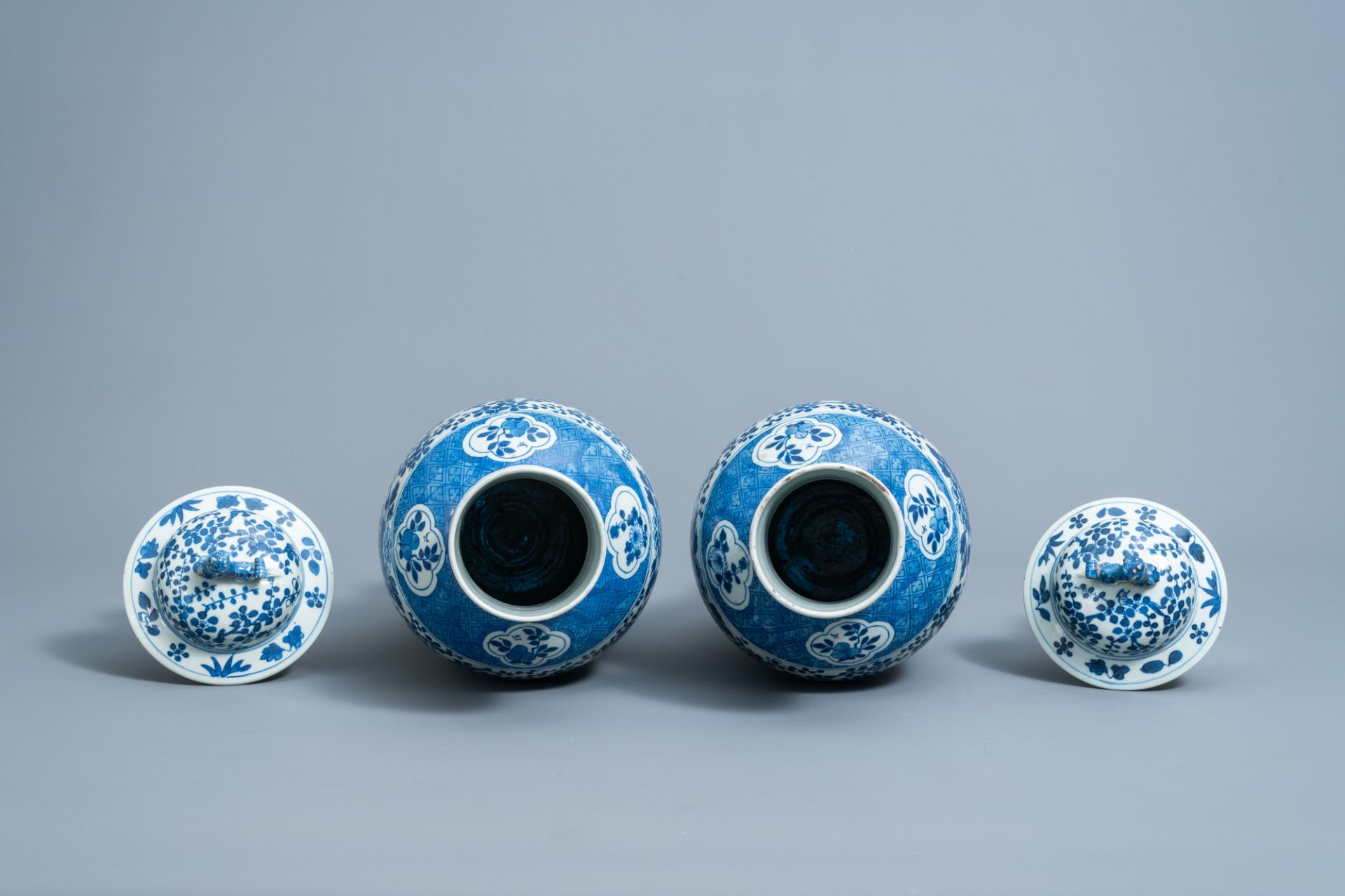 A pair of Chinese blue and white vases and covers with boys and antiquities, 19th C. - Image 5 of 6