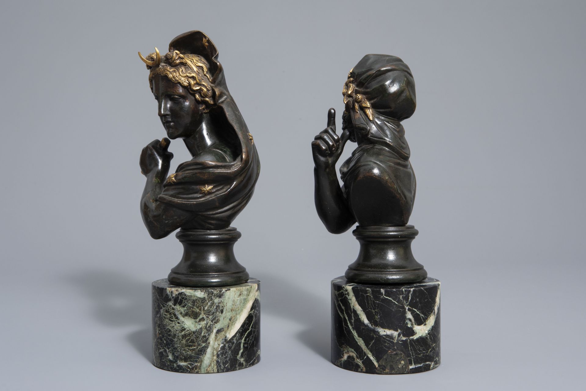 In the manner of Frederic Eugene Piat (1827-1903): A pair of busts after the antiques, patinated and - Image 5 of 7