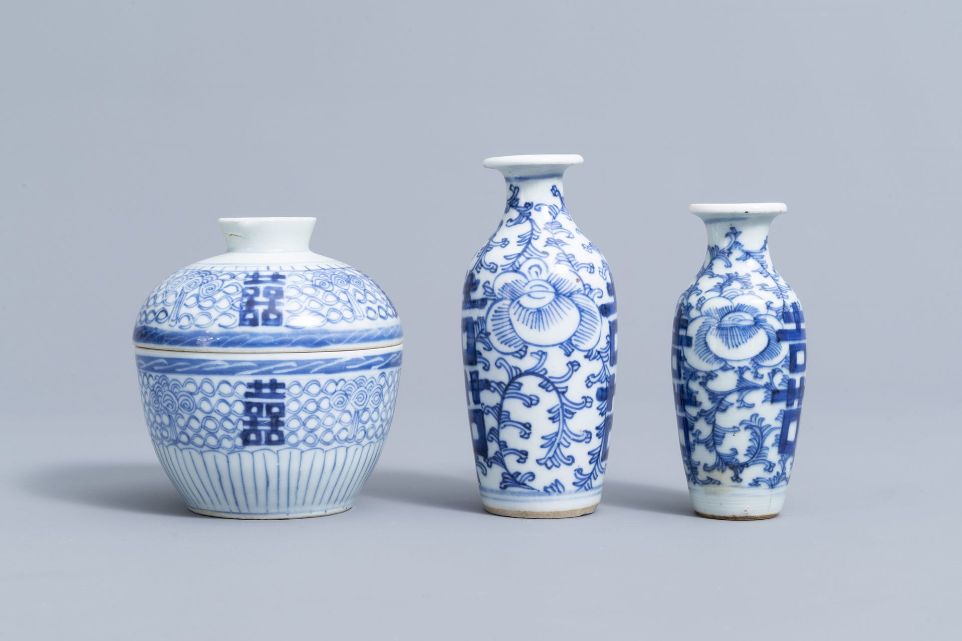 A varied collection of Chinese blue and white porcelain, 19th/20th C. - Image 5 of 13
