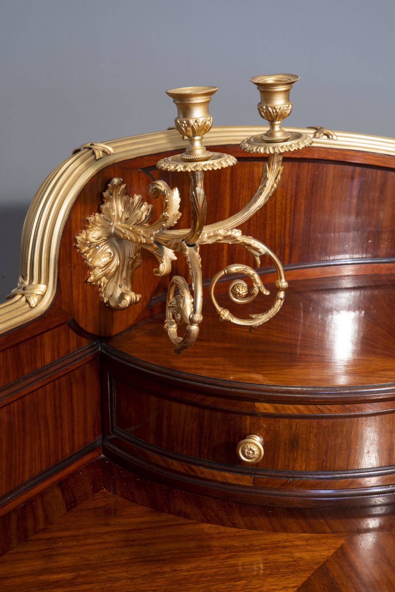 Attributed to Franois Linke (1855-1946): A superb gilt bronze mounted kingwood veneered Louis XVI s - Image 9 of 14