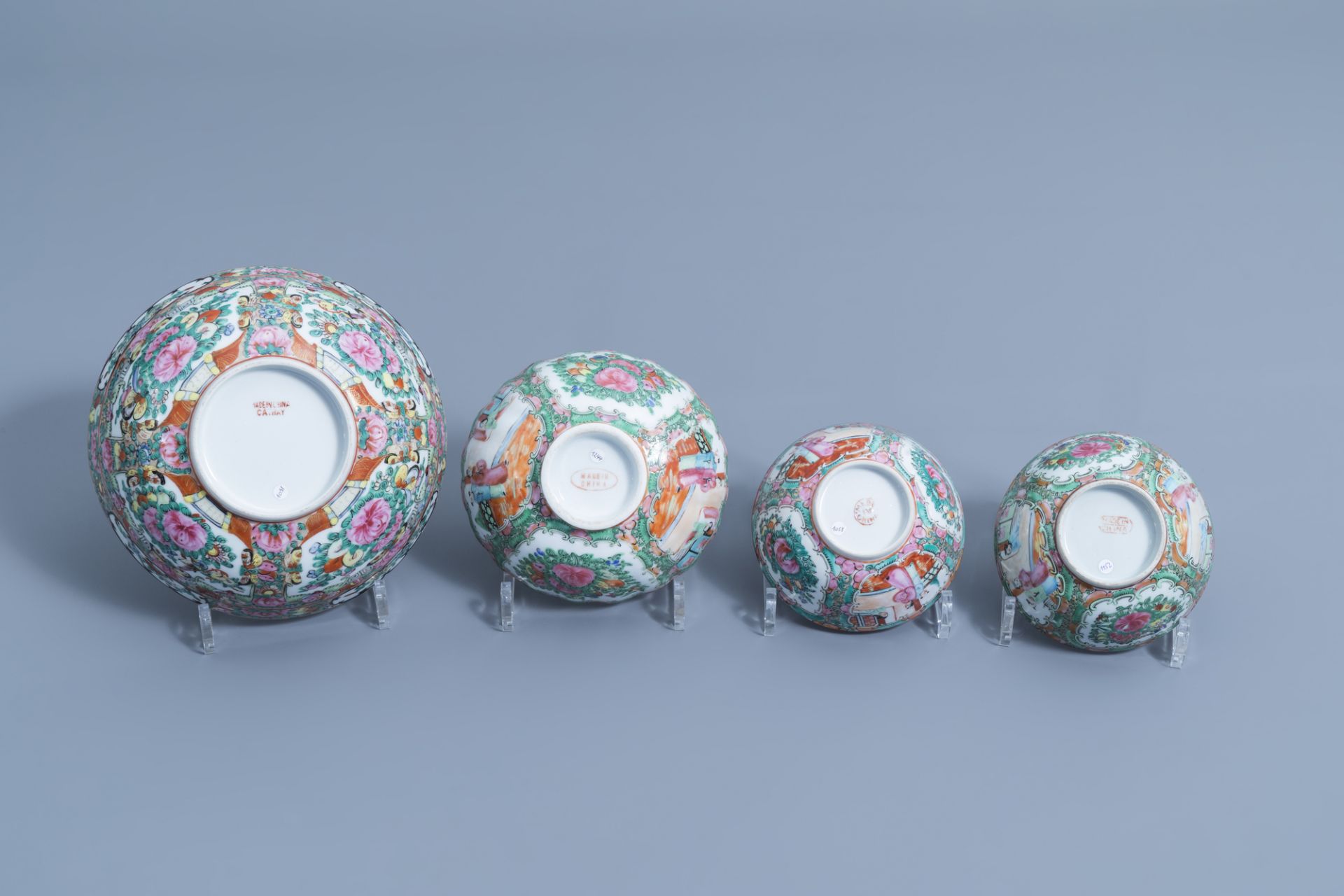 A varied collection of Chinese famille rose, verte, blue & white porcelain, 18th C. & later - Image 36 of 36