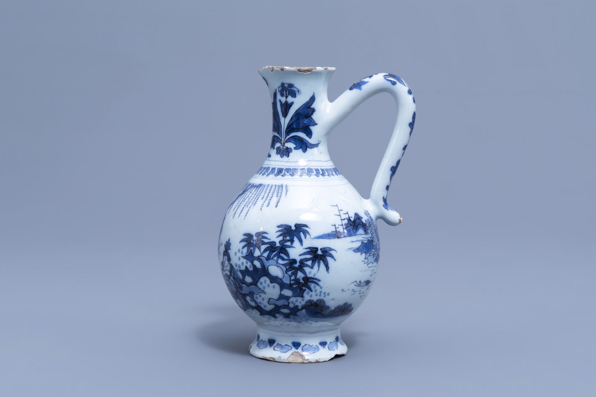 A Dutch Delft blue and white chinoiserie jug, 17th C. - Image 4 of 8