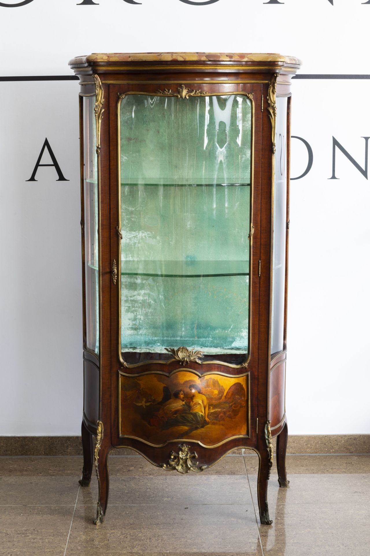 Attributed to Franois Linke (1855-1946): A bronze mounted Vernis Martin display cabinet with breche - Image 4 of 9