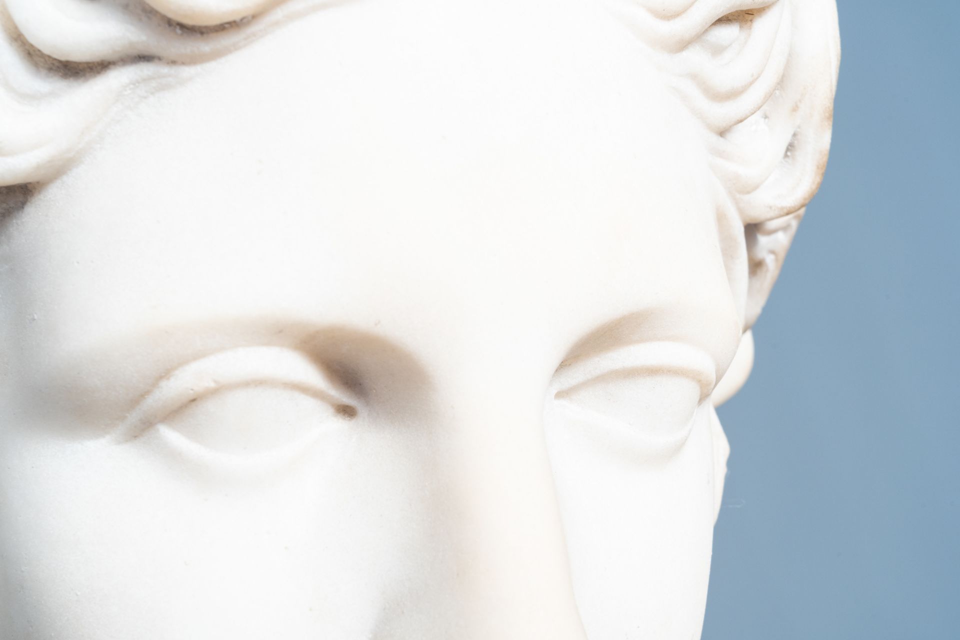 Italian school, after the antique: Bust of the Apollo Belvedere, white marble, ca. 1800 - Image 8 of 9