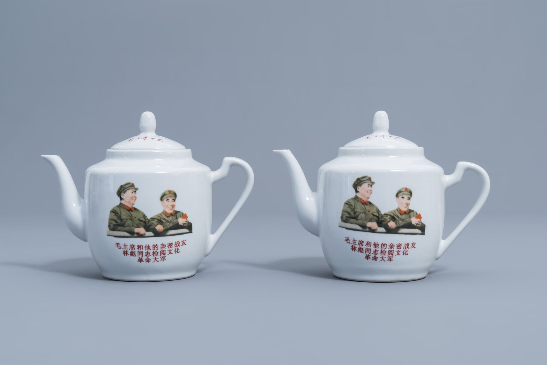 Two pairs of Chinese four-piece polychrome tea sets with Mao Zedong and Lin Biao, 20th C. - Image 13 of 20