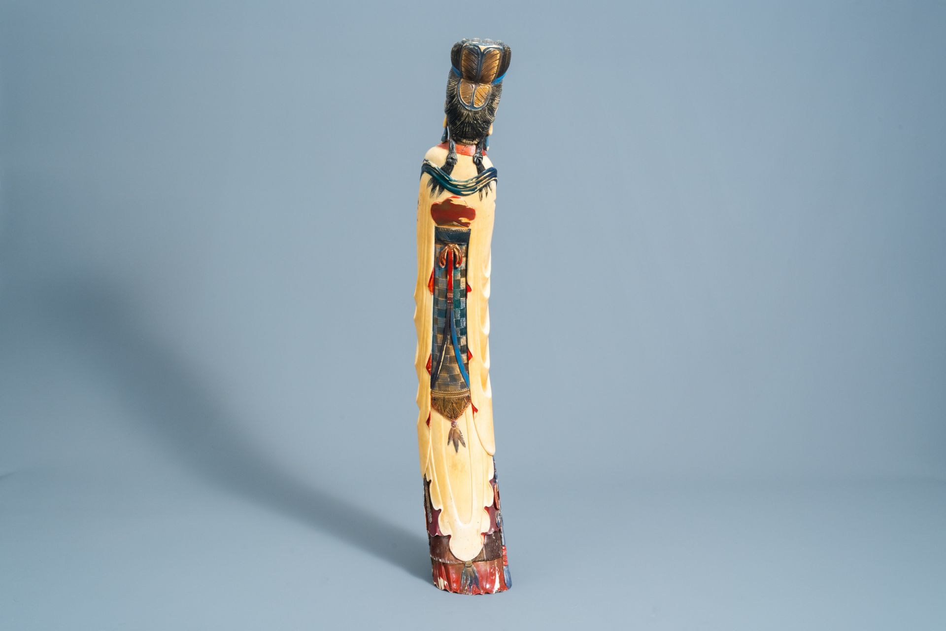 A large Chinese polychrome carved ivory figure of a lady with a rooster, ca. 1900 - Image 4 of 7