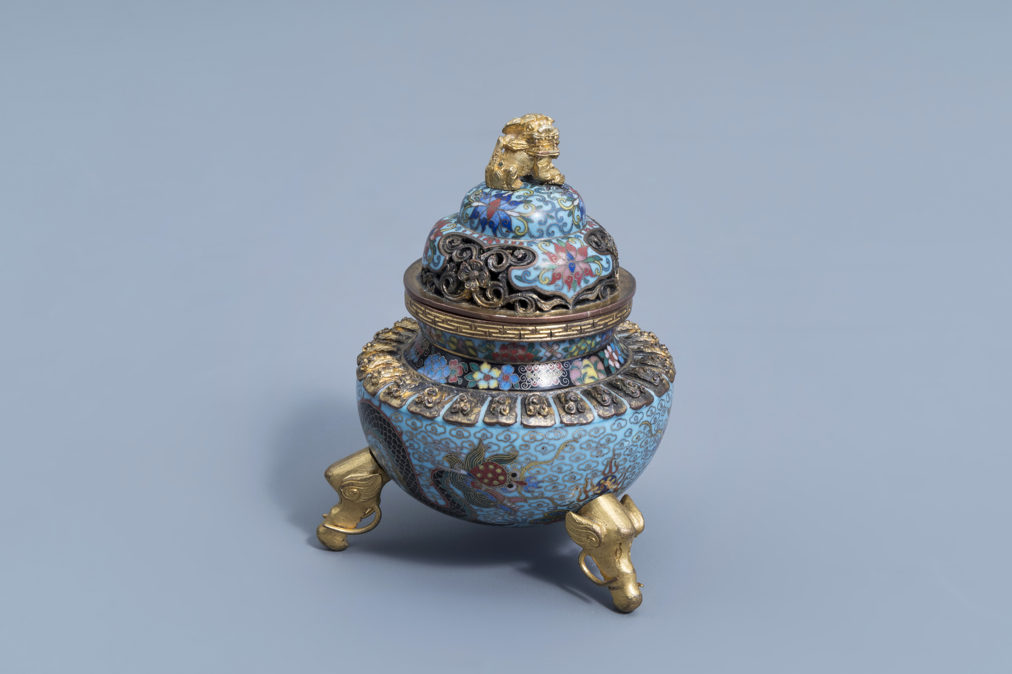 A Chinese cloisonne tripod 'dragons chasing the pearl' incense burner and cover, 20th C. - Image 2 of 8