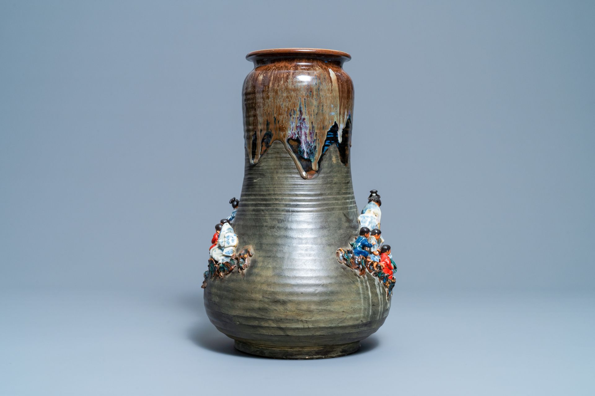 A tall Japanese Sumida Gawa vase with applied design of children and monkeys, Meiji, 19th/20th C. - Image 5 of 10