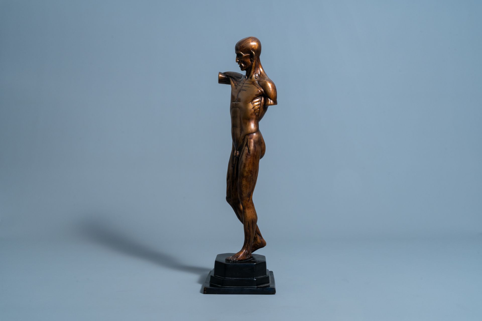 French school, after Jean Antoine Houdon (1741-1828): 'L'ecorche' (Anatomical man), patinated copper - Image 3 of 7