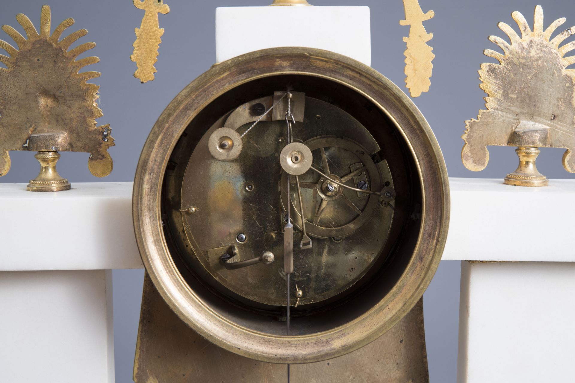 A French Neoclassical gilt bronze mounted white marble portico clock, ca. 1800 - Image 7 of 8