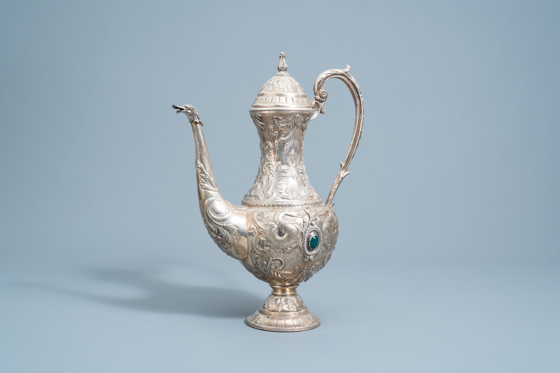A Spanish inlaid silver Historicism jug with floral design and swans, 20th C.