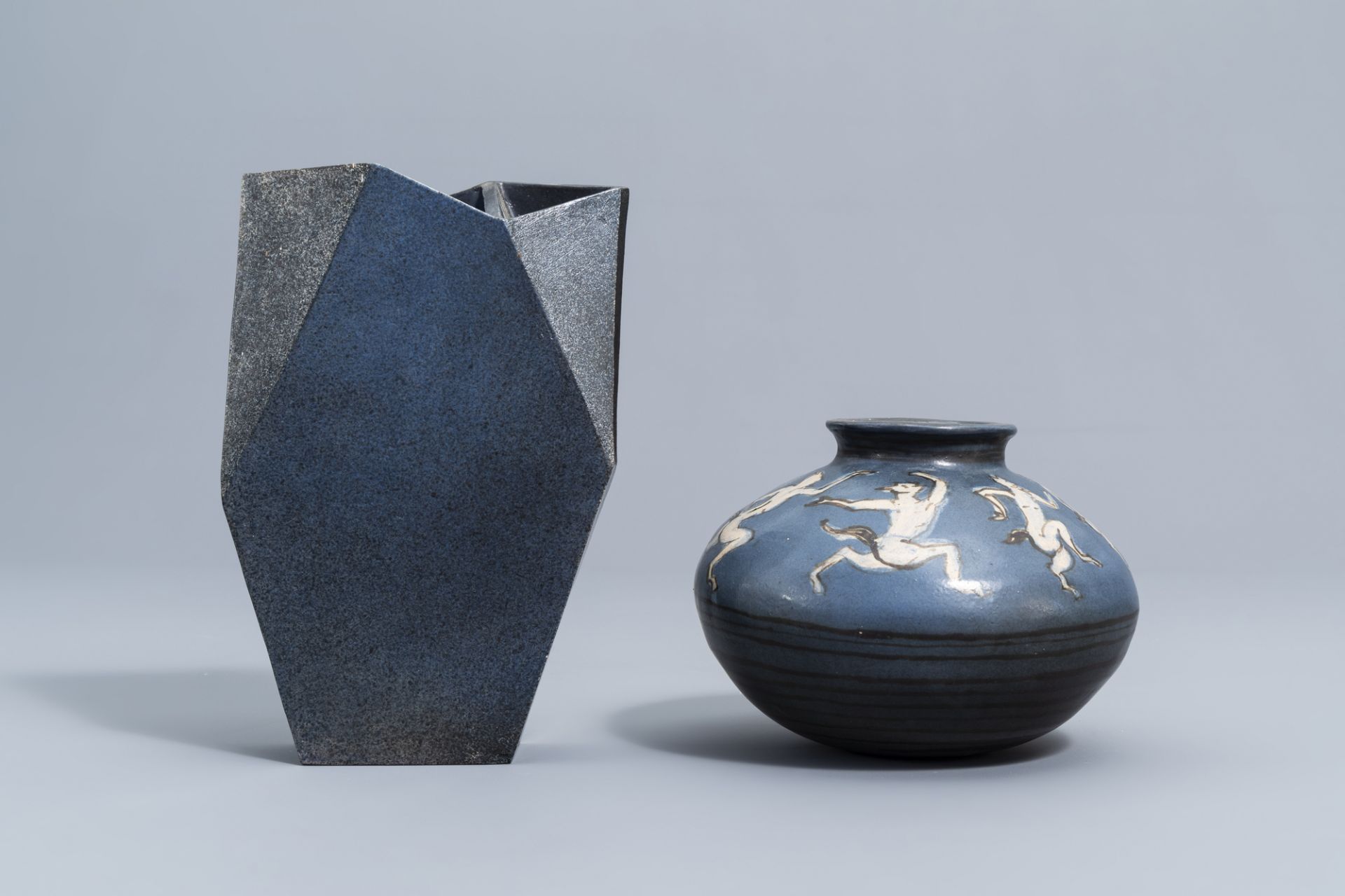 A varied collection of Dutch studio pottery, a.o. Fontein, 20th C. - Image 10 of 15