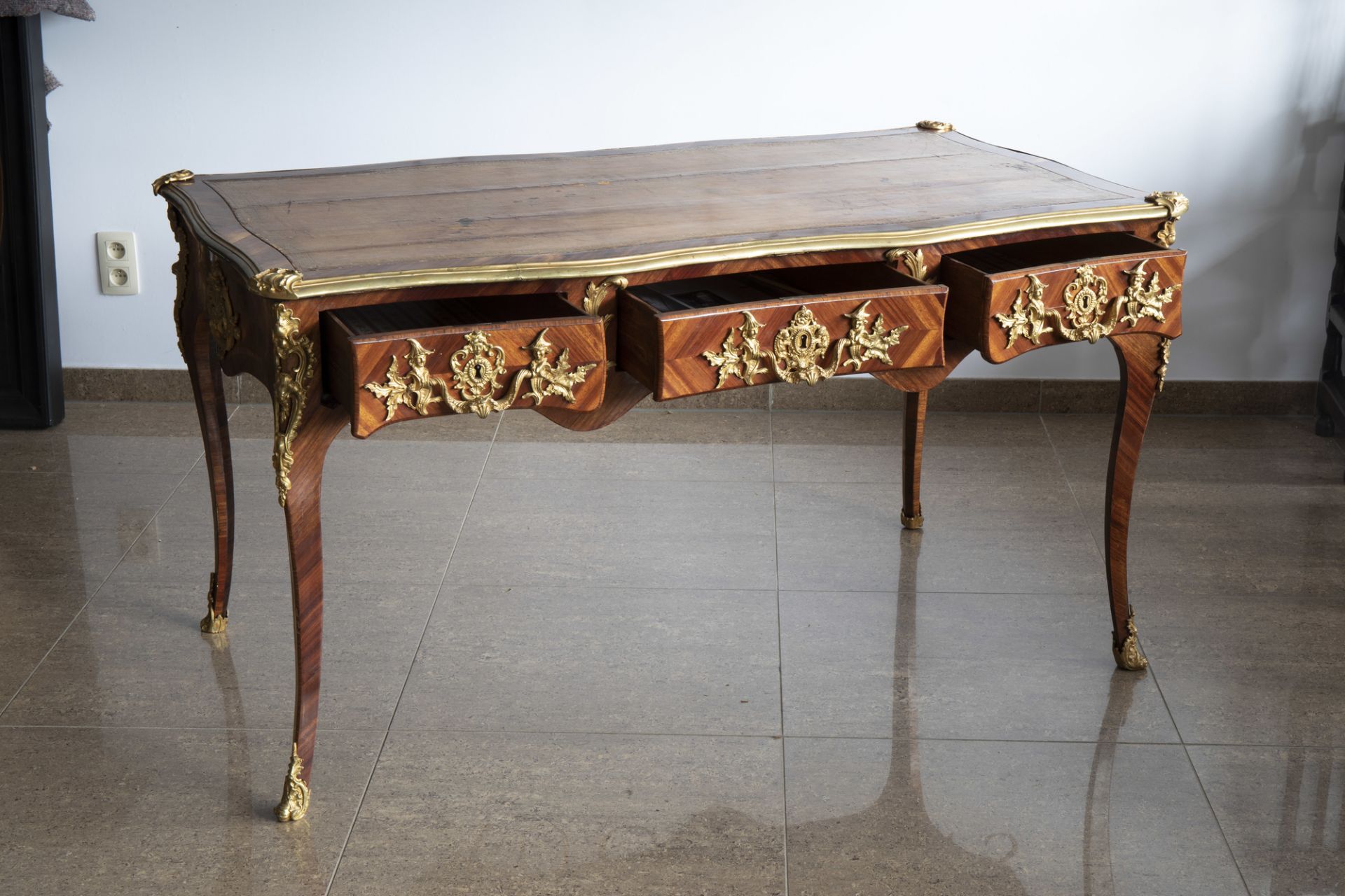 An extremely fine French Louis XV style gilt bronze chinoiserie mounted kingwood bureau plat, mid 18 - Image 2 of 7