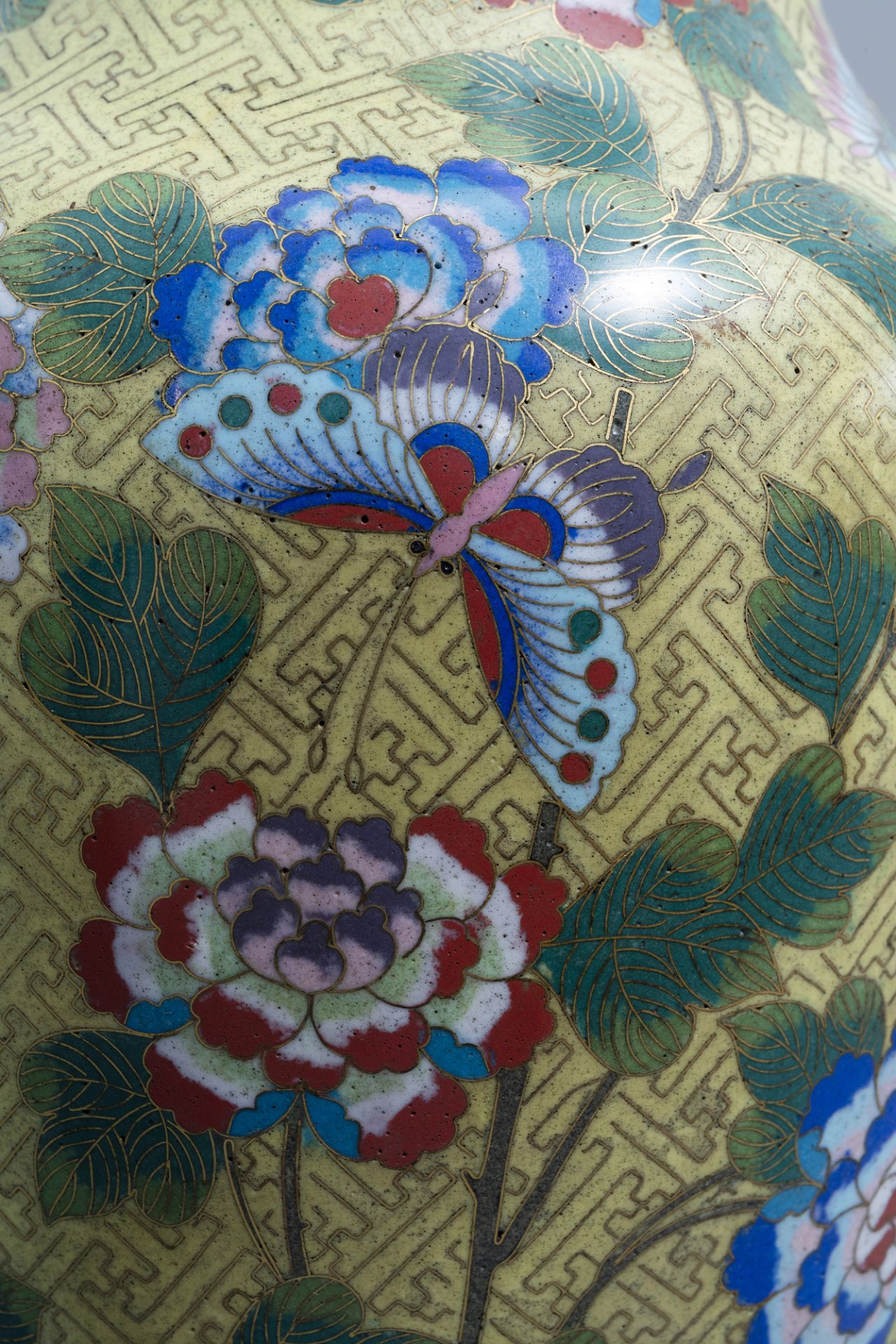 A Chinese cloisonne vase with a bird and butterflies among blossoming branches, Jiaqing - Image 8 of 8