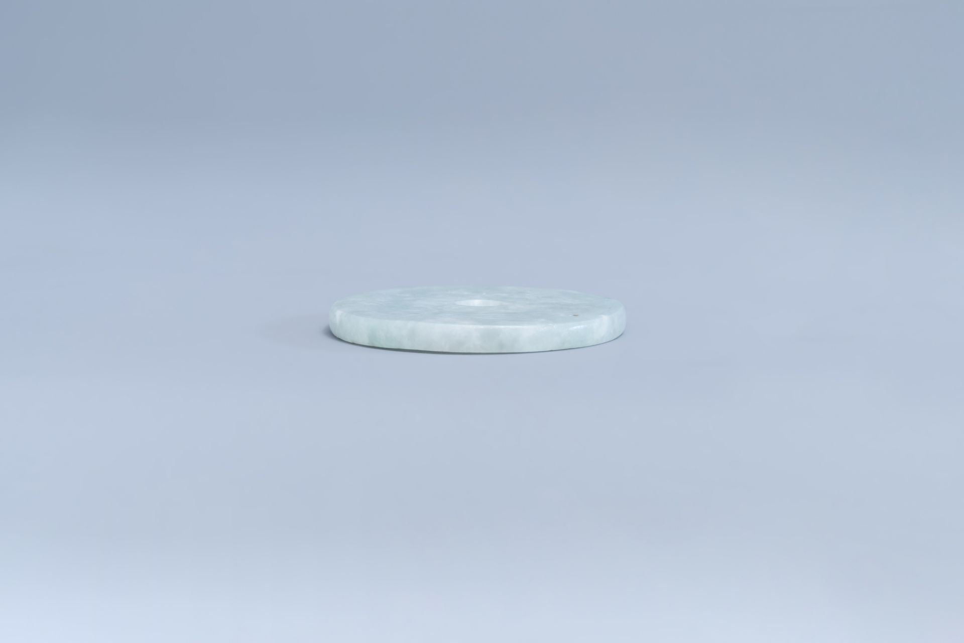 A Chinese pale celadon jade bi disc, 19th/20th C. - Image 6 of 8