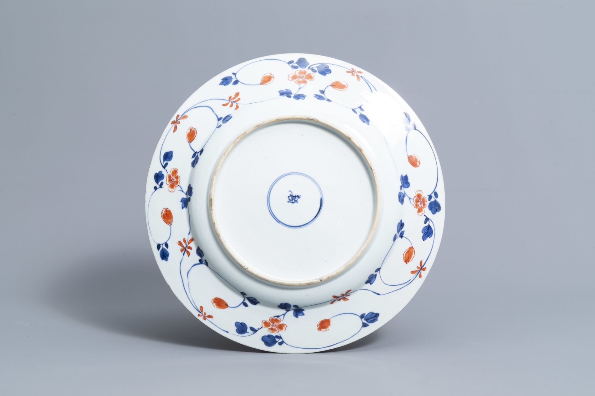 A Chinese Imari style charger with floral design and two famille rose saucers and a cup, 18th/19th C - Image 3 of 14