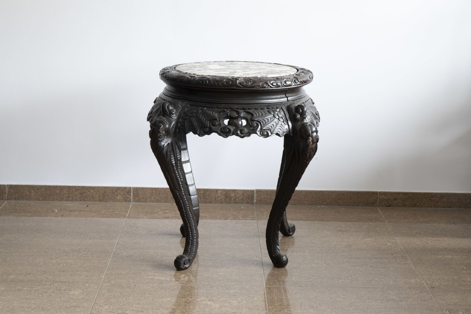 A Chinese or Japanese wooden table with marble top and dragon shaped legs, 20th C. - Image 6 of 7