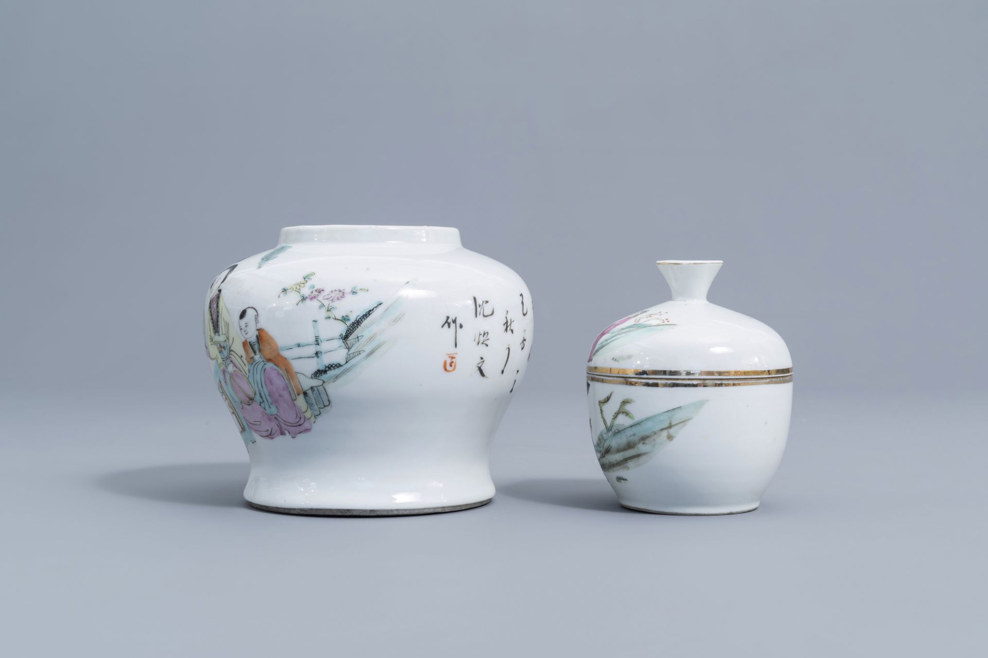 A varied collection of Chinese famille rose and blue and white porcelain, 19th/20th C. - Image 11 of 12