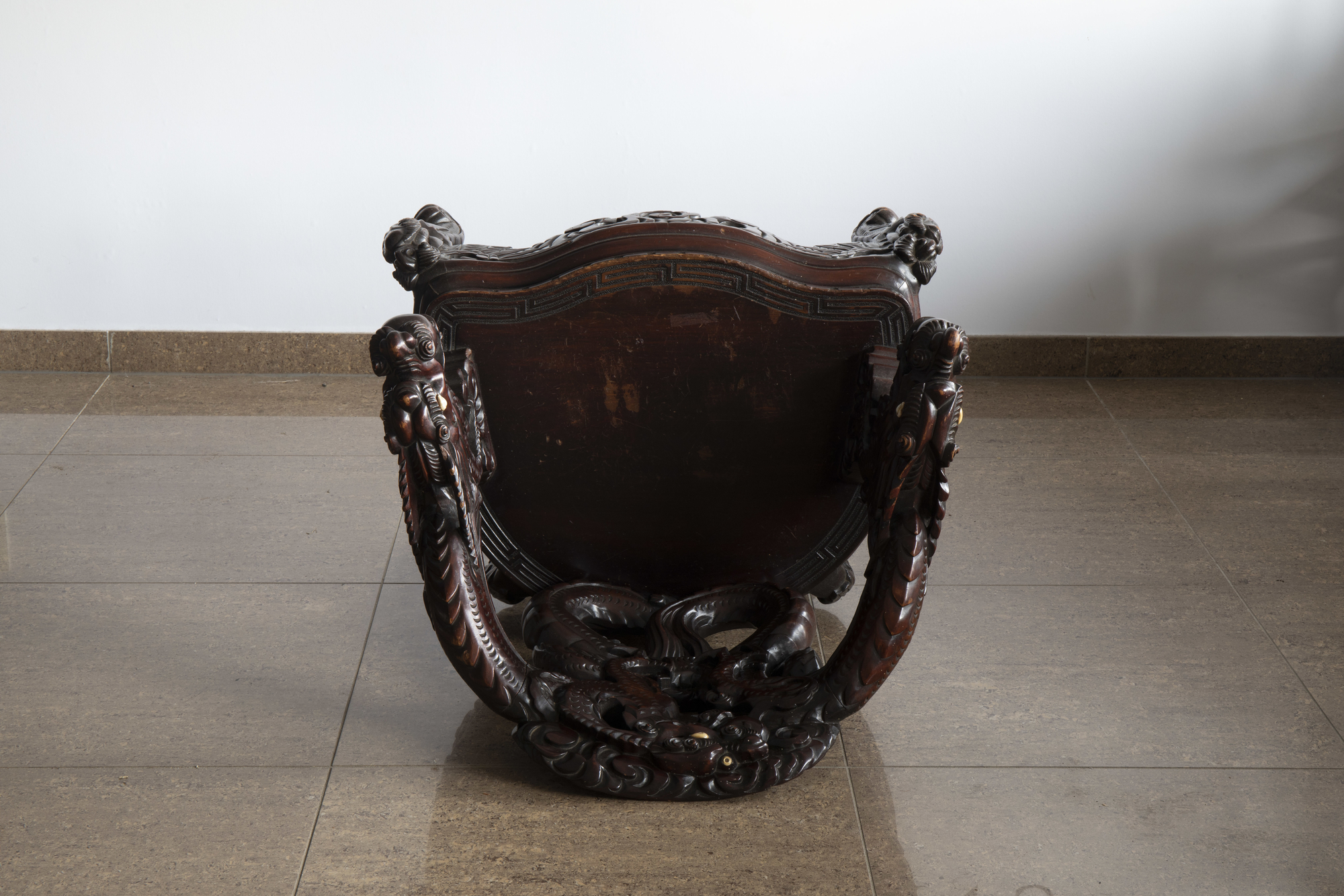 A Chinese or Japanese carved wooden 'dragons' chair, 20th C. - Image 7 of 8