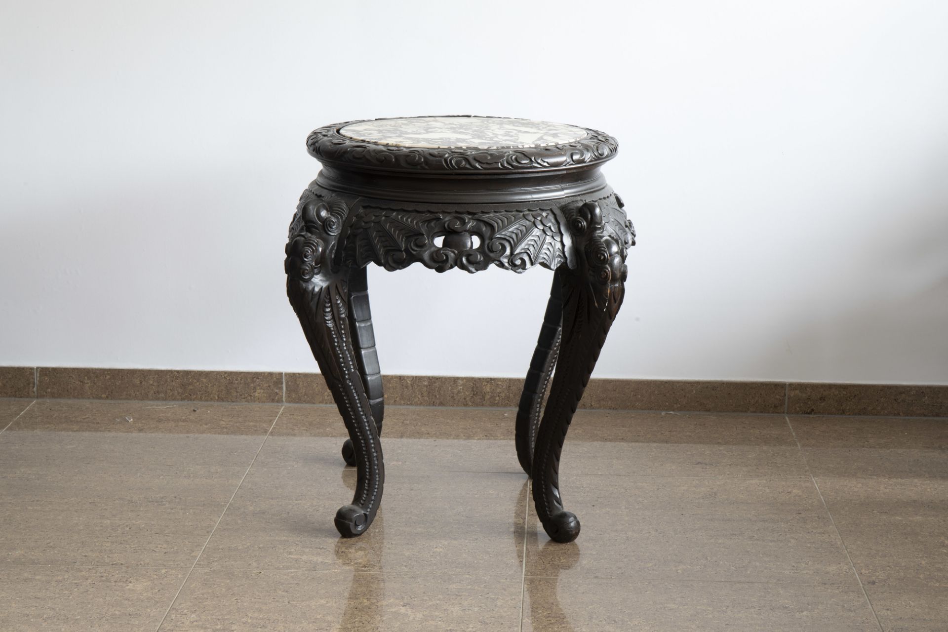 A Chinese or Japanese wooden table with marble top and dragon shaped legs, 20th C. - Image 5 of 7