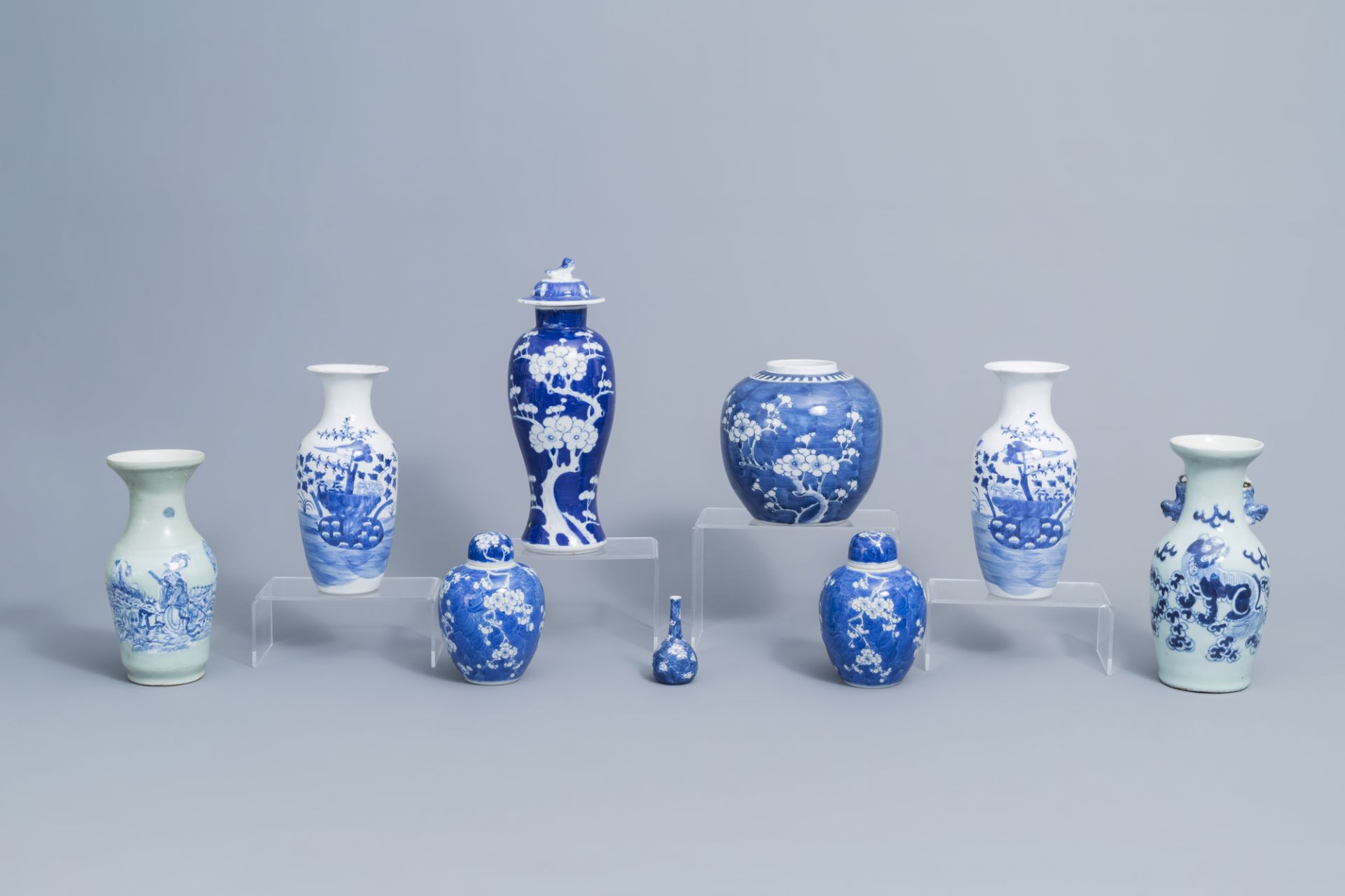 A varied collection of Chinese blue and white porcelain, 19th/20th C.