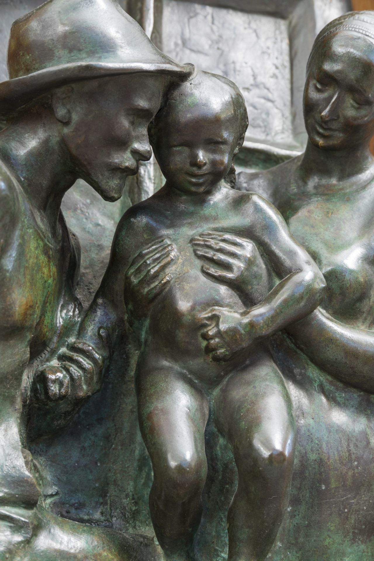 Jenš Bory (1879-1959): The family moment, green patinated brons - Image 10 of 10