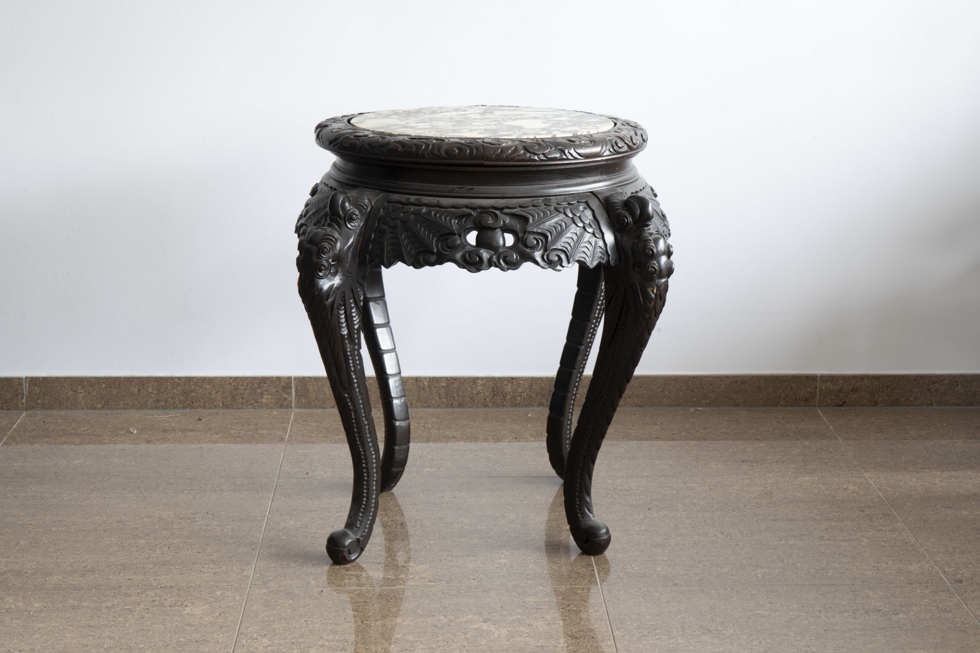 A Chinese or Japanese wooden table with marble top and dragon shaped legs, 20th C. - Image 4 of 7