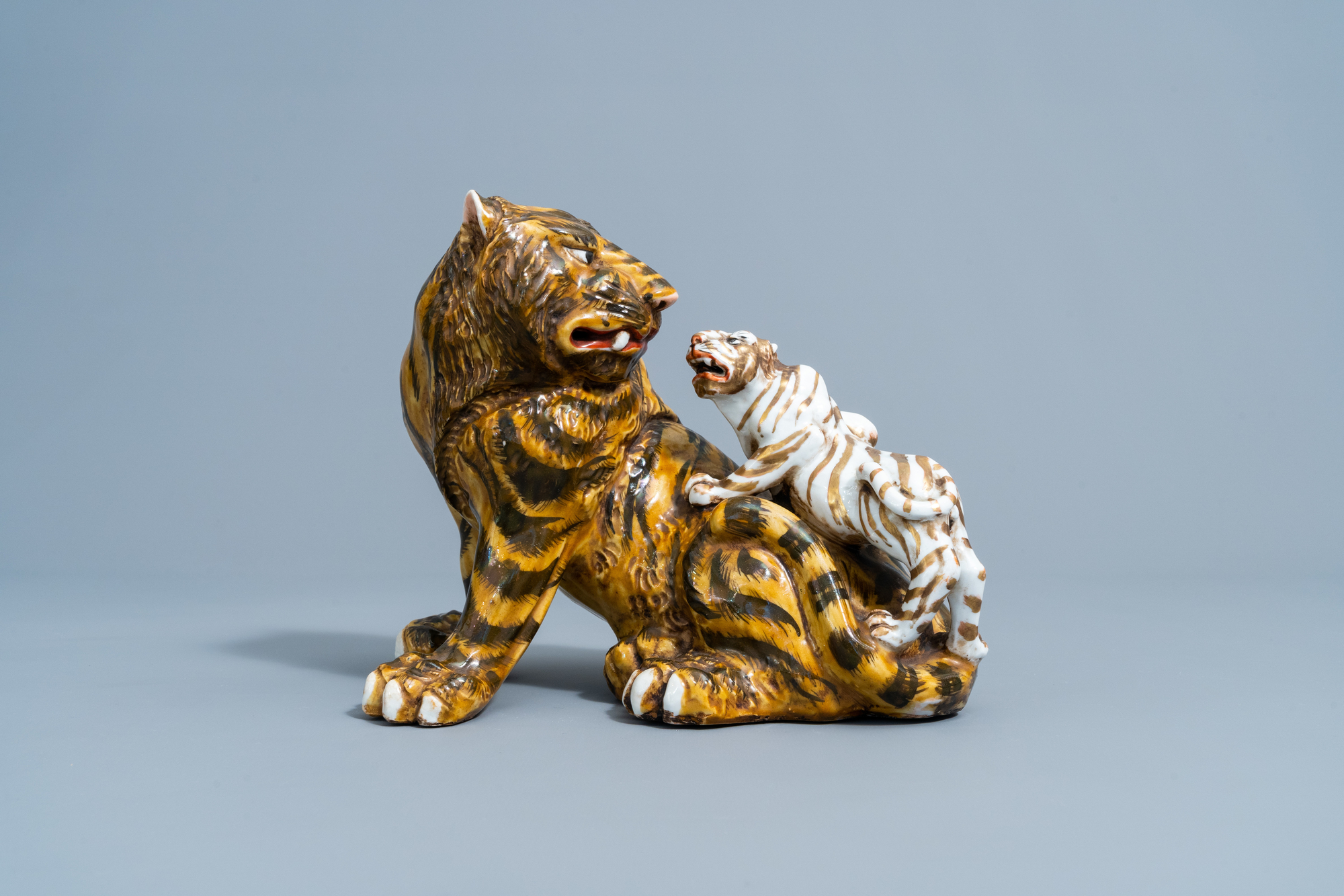 A Japanese group of two tigers with polychrome design, Meiji, 19th/20th C. - Image 4 of 9